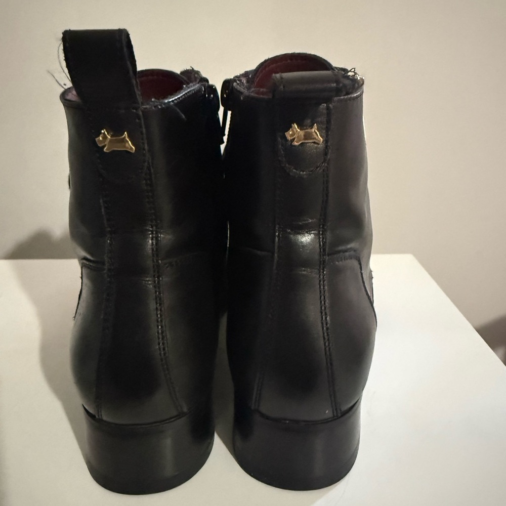 RADLEY LONDON Black Leather Lace-Up Ankle Boots with Gold Scottie charms - Picture 3 of 7